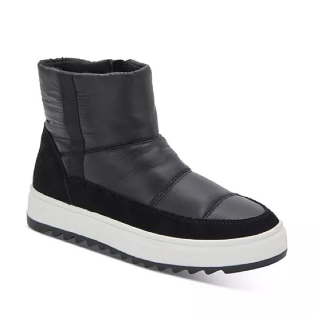 Blondo Black and White winter fall Waterproof boots with tread size 5.5